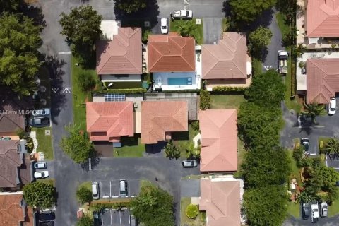 House in Doral, Florida 3 bedrooms, 152.55 sq.m. № 1953254 - photo 18