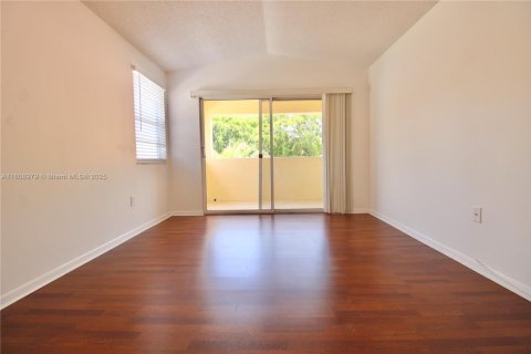 House in Doral, Florida 3 bedrooms, 152.55 sq.m. № 1953254 - photo 9