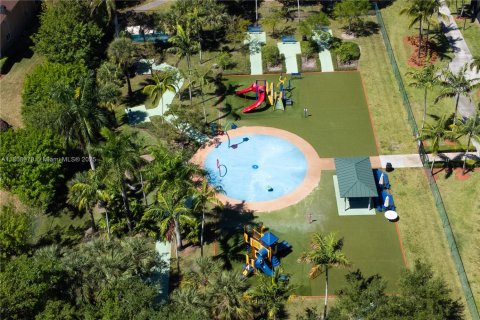 House in Doral, Florida 3 bedrooms, 152.55 sq.m. № 1953254 - photo 21