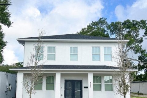 House in Saint Petersburg, Florida 7 bedrooms, 354.33 sq.m. № 2208001