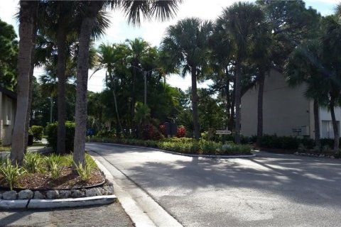 Condo in Sarasota, Florida, 2 bedrooms  № 2224857 - photo 2
