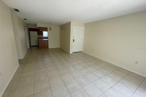 Condo in Sarasota, Florida, 2 bedrooms  № 2224857 - photo 10