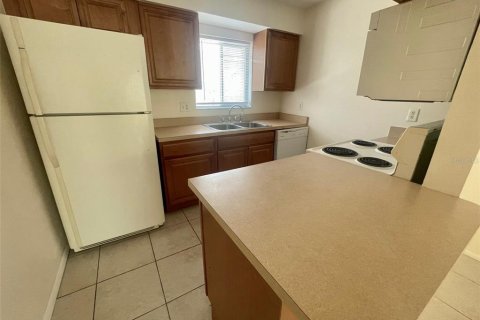 Condo in Sarasota, Florida, 2 bedrooms  № 2224857 - photo 6
