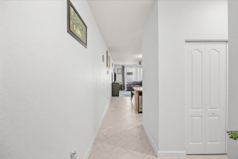 Townhouse in Stuart, Florida 3 bedrooms, 150.32 sq.m. № 2169270 - photo 2