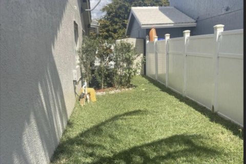 Villa ou maison à louer à Lake Worth, Floride: 3 chambres, 148.64 m2 № 1183648 - photo 1