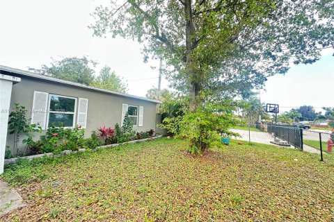 House in Fort Lauderdale, Florida 3 bedrooms, 86.96 sq.m. № 2046508 - photo 2