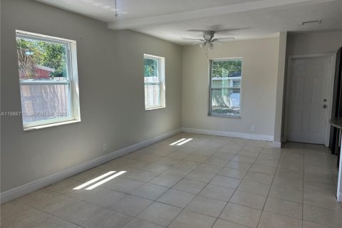 Casa en alquiler en Fort Lauderdale, Florida, 3 dormitorios, 86.96 m2 № 2046508 - foto 7
