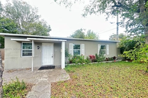 House in Fort Lauderdale, Florida 3 bedrooms, 86.96 sq.m. № 2046508
