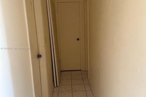 Immobilier commercial à vendre à Miami, Floride № 1974716 - photo 12