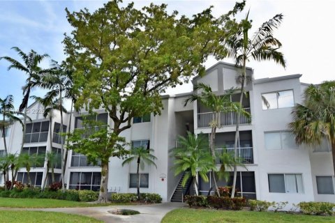 Condominio en venta en Tamarac, Florida, 1 dormitorio, 57.13 m2 № 2066681 - foto 1