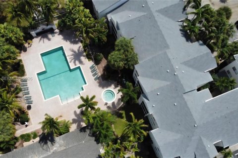 Condominio en venta en Tamarac, Florida, 1 dormitorio, 57.13 m2 № 2066681 - foto 4