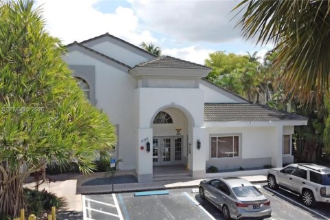 Condominio en venta en Tamarac, Florida, 1 dormitorio, 57.13 m2 № 2066681 - foto 3