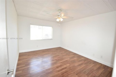 Condominio en venta en Tamarac, Florida, 1 dormitorio, 57.13 m2 № 2066681 - foto 24