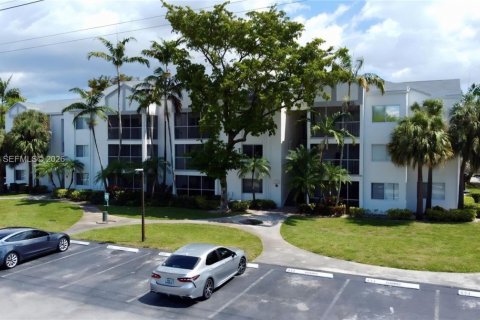 Condominio en venta en Tamarac, Florida, 1 dormitorio, 57.13 m2 № 2066681 - foto 6