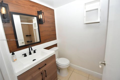 Condominio en venta en Tamarac, Florida, 1 dormitorio, 57.13 m2 № 2066681 - foto 20