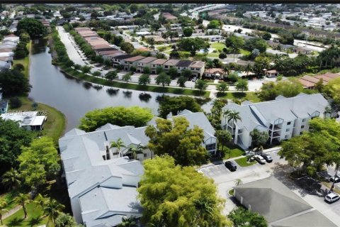 Condominio en venta en Tamarac, Florida, 1 dormitorio, 57.13 m2 № 2066681 - foto 7