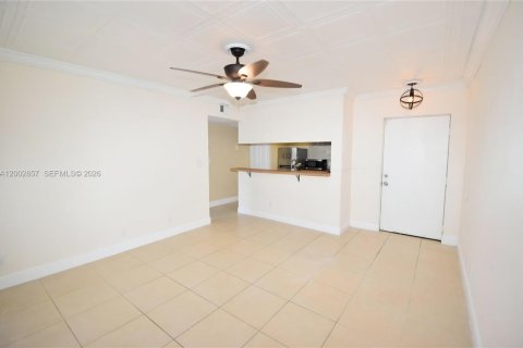 Condominio en venta en Tamarac, Florida, 1 dormitorio, 57.13 m2 № 2066681 - foto 13