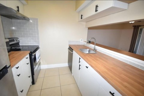 Condominio en venta en Tamarac, Florida, 1 dormitorio, 57.13 m2 № 2066681 - foto 16