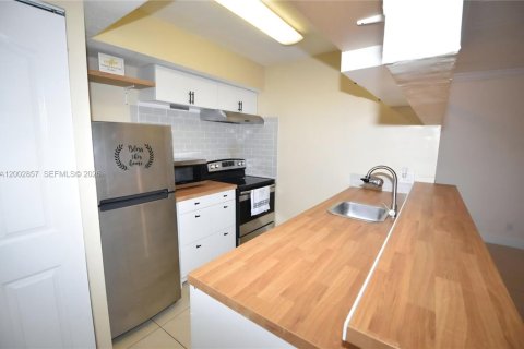 Condominio en venta en Tamarac, Florida, 1 dormitorio, 57.13 m2 № 2066681 - foto 14