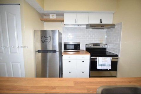 Condominio en venta en Tamarac, Florida, 1 dormitorio, 57.13 m2 № 2066681 - foto 11