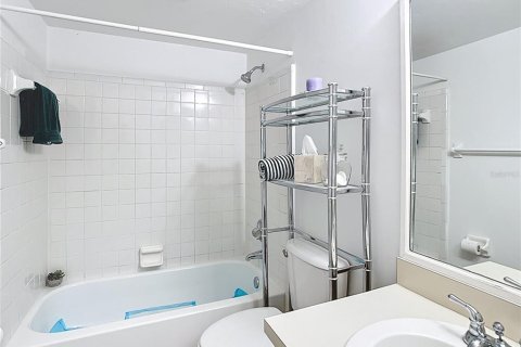 Купить кондоминиум в Гейнсвилл, Флорида 4 комнаты, 99.41м2, № 1576502 - фото 16