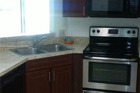 Condo in Oakland Park, Florida, 2 bedrooms  № 1706911 - photo 5