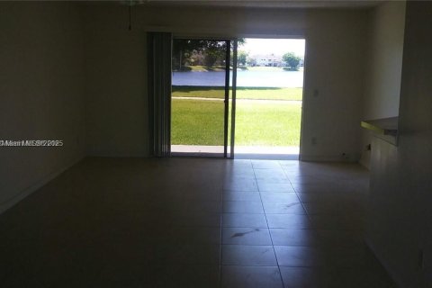 Condo in Oakland Park, Florida, 2 bedrooms  № 1706911 - photo 3