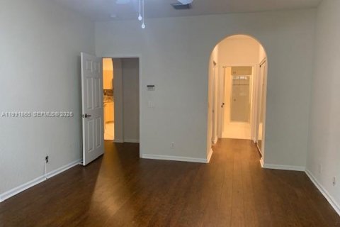 Townhouse in Weston, Florida 3 bedrooms, 144.93 sq.m. № 2242038 - photo 17