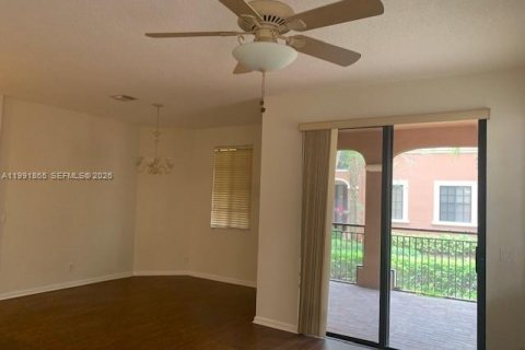 Townhouse in Weston, Florida 3 bedrooms, 144.93 sq.m. № 2242038 - photo 15