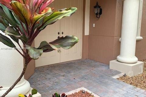 Townhouse in Weston, Florida 3 bedrooms, 144.93 sq.m. № 2242038