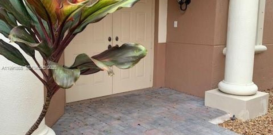 Townhouse in Weston, Florida 3 bedrooms, 144.93 sq.m. № 2242038