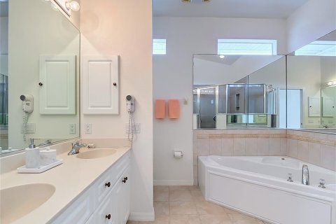 Villa ou maison à vendre à Rotonda, Floride: 4 chambres, 242.38 m2 № 2399387 - photo 25