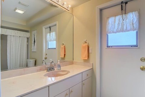 Villa ou maison à vendre à Rotonda, Floride: 4 chambres, 242.38 m2 № 2399387 - photo 21