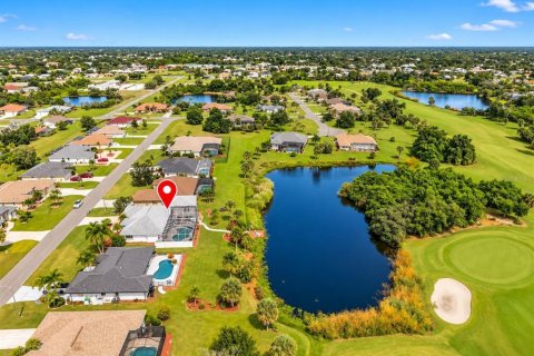 Villa ou maison à vendre à Rotonda, Floride: 4 chambres, 242.38 m2 № 2399387 - photo 4