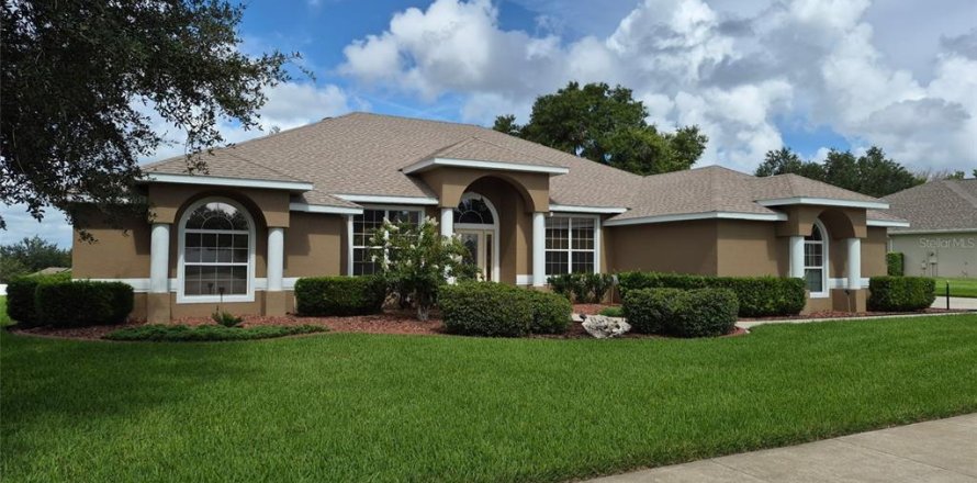 Villa ou maison à Clermont, Floride 4 chambres, 231.7 m2 № 2416848