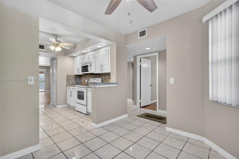 Condo à Pembroke Pines, Floride, 2 chambres  № 2051500
