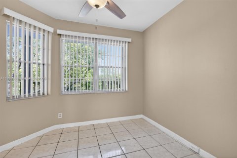 Copropriété à louer à Pembroke Pines, Floride: 2 chambres, 125.51 m2 № 2051500 - photo 12