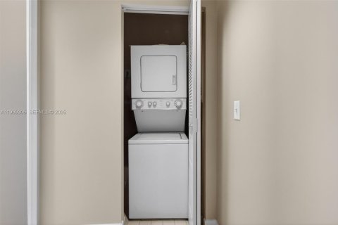 Copropriété à louer à Pembroke Pines, Floride: 2 chambres, 125.51 m2 № 2051500 - photo 17