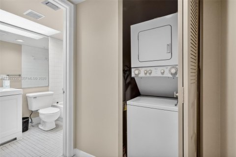 Copropriété à louer à Pembroke Pines, Floride: 2 chambres, 125.51 m2 № 2051500 - photo 16