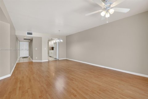 Copropriété à louer à Pembroke Pines, Floride: 2 chambres, 125.51 m2 № 2051500 - photo 8