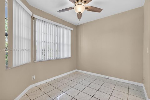 Copropriété à louer à Pembroke Pines, Floride: 2 chambres, 125.51 m2 № 2051500 - photo 11