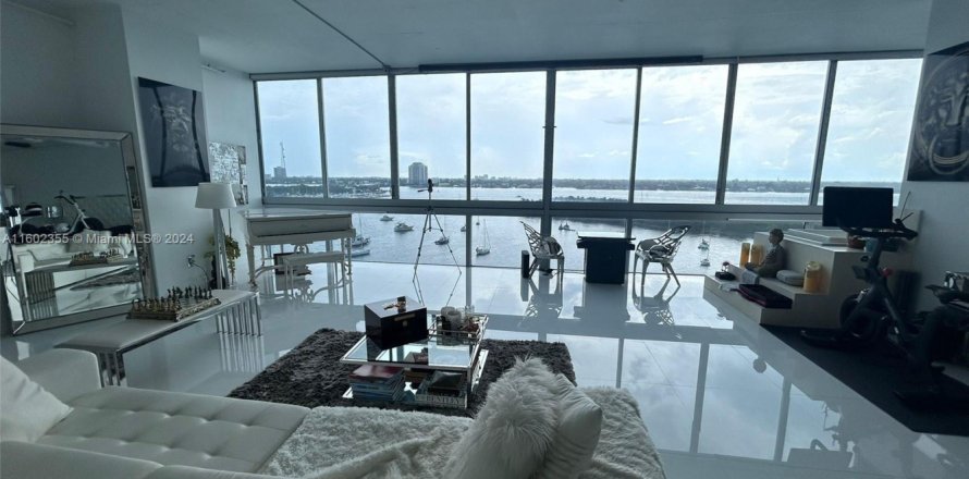Condo in North Bay Village, Florida, 1 bedroom № 1227192