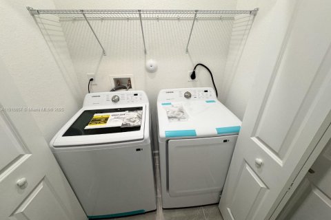 Immobilier commercial à louer à Homestead, Floride: 2 chambres № 1974082 - photo 12