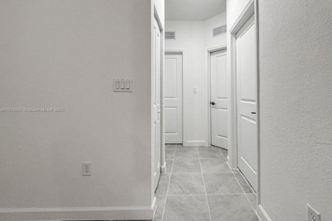 Immobilier commercial à louer à Homestead, Floride: 2 chambres № 1974082 - photo 4