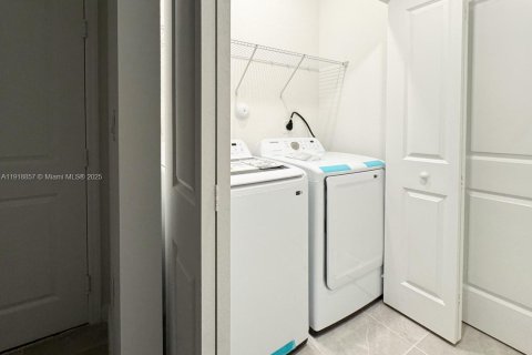 Immobilier commercial à louer à Homestead, Floride: 2 chambres № 1974082 - photo 13