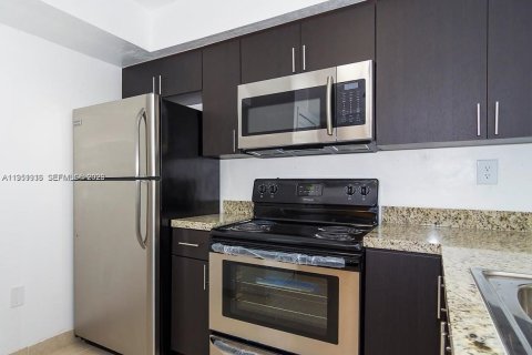 Снять в аренду кондоминиум в Майами, Флорида 1 спальня, 65.77м2, № 2006086 - фото 4