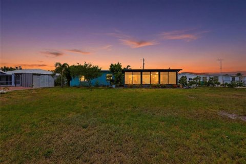 Villa ou maison à vendre à Port Charlotte, Floride: 3 chambres, 124.86 m2 № 2204778 - photo 2