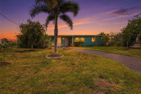 Villa ou maison à Port Charlotte, Floride 3 chambres, 124.86 m2 № 2204778
