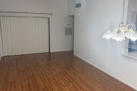 Condominio en alquiler en Orlando, Florida, 2 dormitorios, 76.18 m2 № 2421762 - foto 17