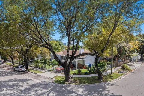 Apartamento en alquiler en Miami, Florida, 3 dormitorios, 111.48 m2 № 1923053 - foto 15